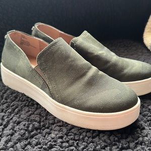 steve madden slip on shoes.